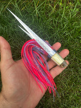 Vintage Joe Yee 7” Real shell sides Jets-  2 Skirted lures🔥 5oz each -used
